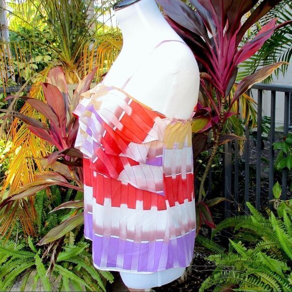 🍍3/$15🍍 Guess Ruffle Tank Top - Picture 2 of 6